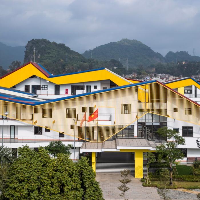 BIM建筑|五彩斑斓，互相嵌套的“山坡‘幼儿园 / 1+1>2