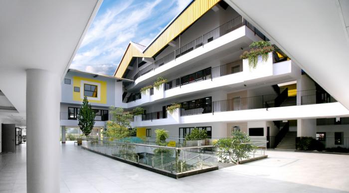 BIM建筑|五彩斑斓，互相嵌套的“山坡‘幼儿园 / 1+1>2