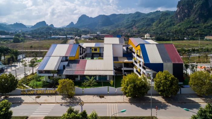 BIM建筑|五彩斑斓，互相嵌套的“山坡‘幼儿园 / 1+1>2