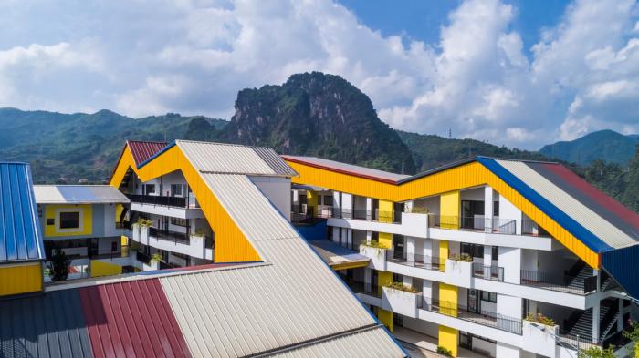 BIM建筑|五彩斑斓，互相嵌套的“山坡‘幼儿园 / 1+1>2