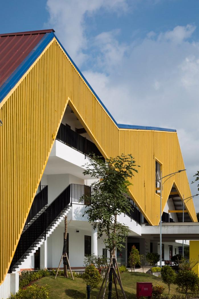 BIM建筑|五彩斑斓，互相嵌套的“山坡‘幼儿园 / 1+1>2