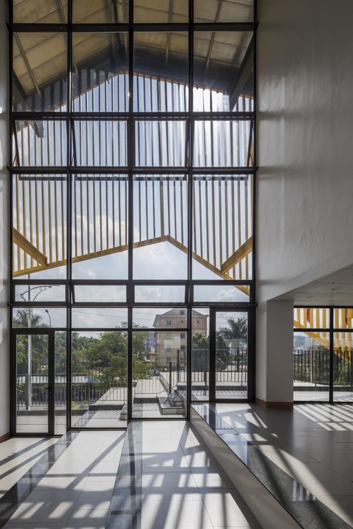 BIM建筑|五彩斑斓，互相嵌套的“山坡‘幼儿园 / 1+1>2