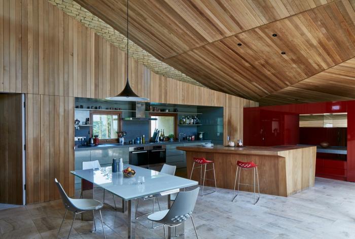 BIM建筑|乡村风景里的双人舞：英国景天草住宅 / Featherstone Young