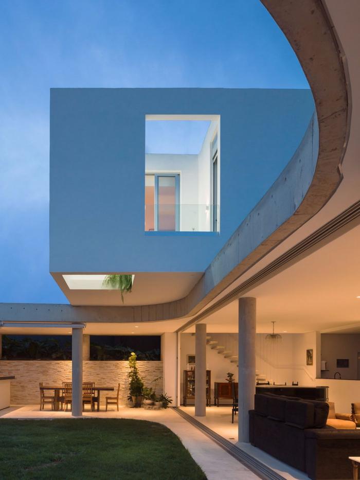 BIM建筑|方与圆营造的花园式住宅：Cauman之家 / Estúdio BRA