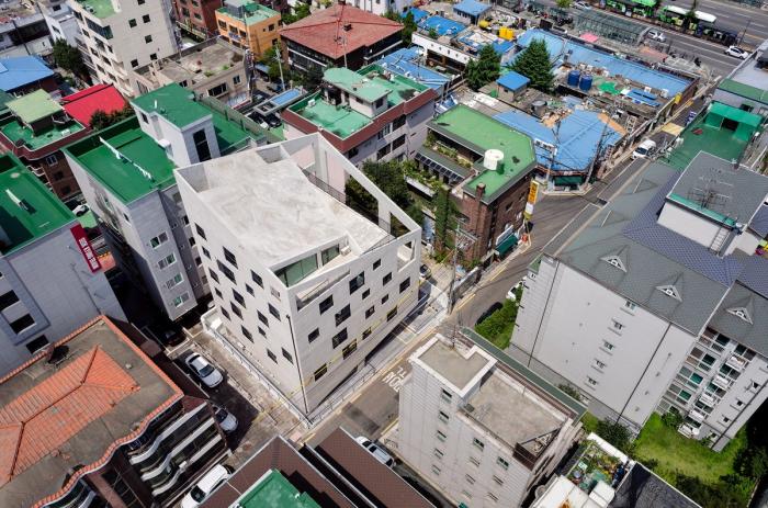 BIM建筑|虚与实的统一：韩国混凝土架空公寓 / Atelier Jun