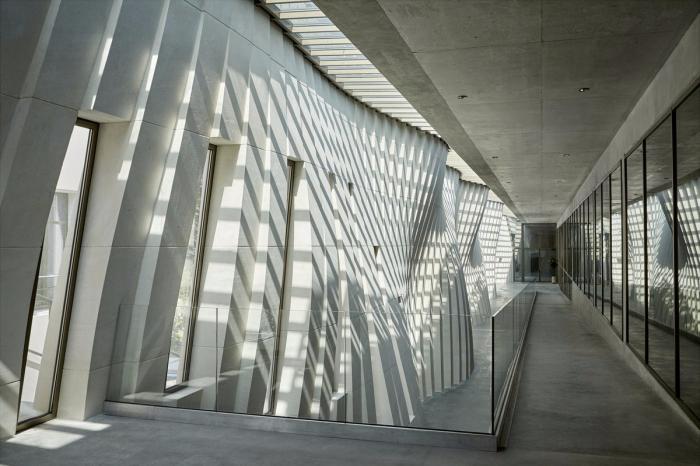 BIM建筑|柔软起伏的白色波浪：德拉斯兄弟酒庄