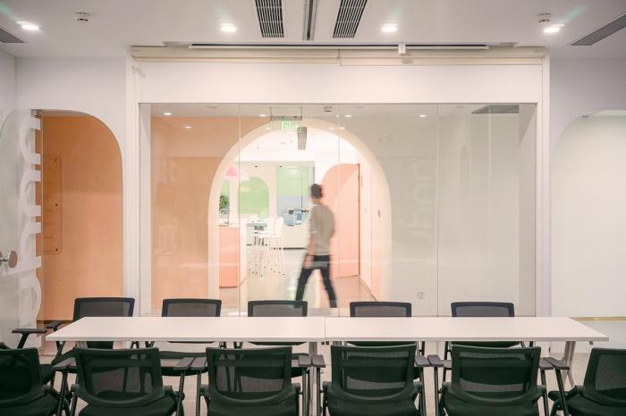 BIM建筑|舒适而优雅的性冷淡风——如涵文化办公空间 / inDeco领筑智造