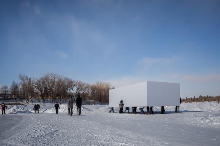 BIM建筑|悬停半空，神秘的方盒子 / NAICE