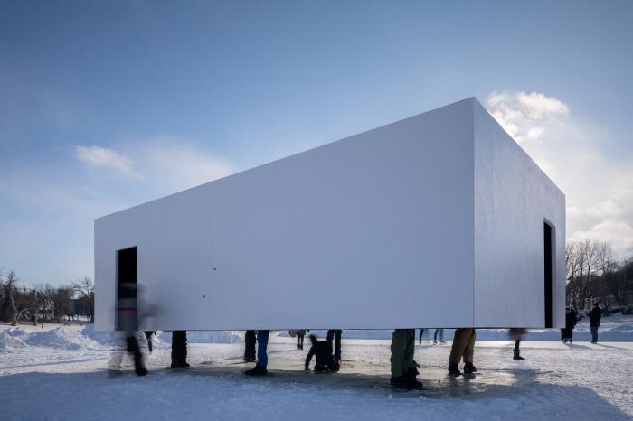 BIM建筑|悬停半空，神秘的方盒子 / NAICE