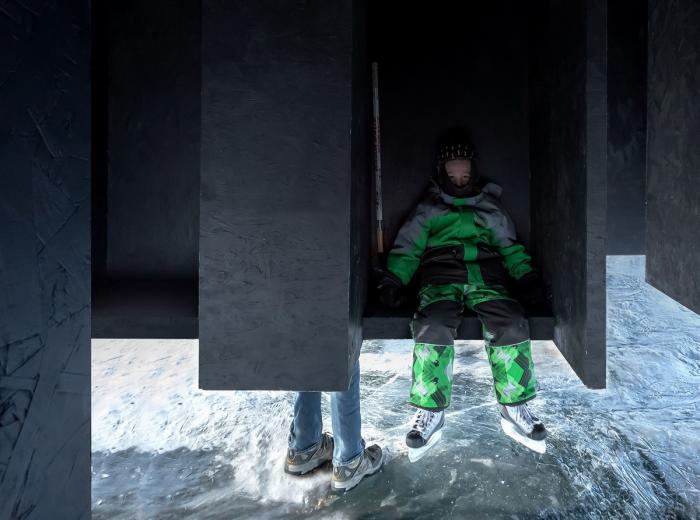 BIM建筑|悬停半空，神秘的方盒子 / NAICE