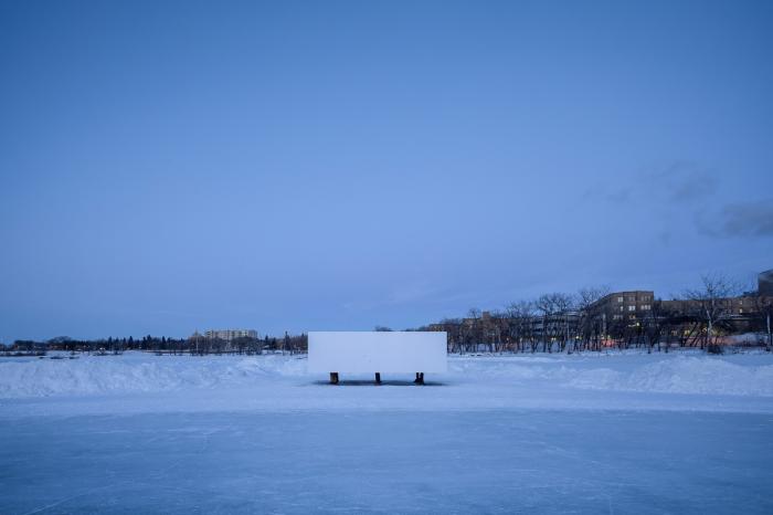 BIM建筑|悬停半空，神秘的方盒子 / NAICE