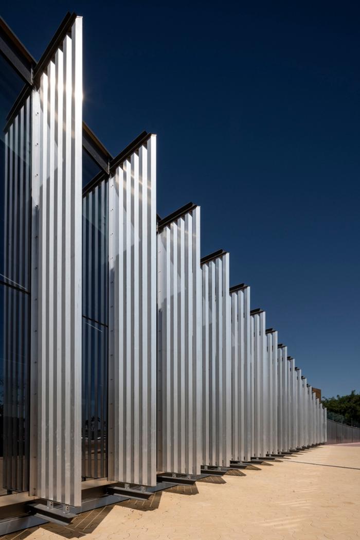 BIM建筑|被“掏空”舞动的雕塑：塞维利亚新文化中心 / Vázquez Consuegra