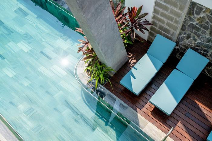 BIM建筑|纵向贯通的“A”字斜柱结构，越南会安康成别墅 / VRA Design