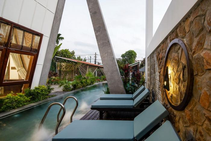 BIM建筑|纵向贯通的“A”字斜柱结构，越南会安康成别墅 / VRA Design