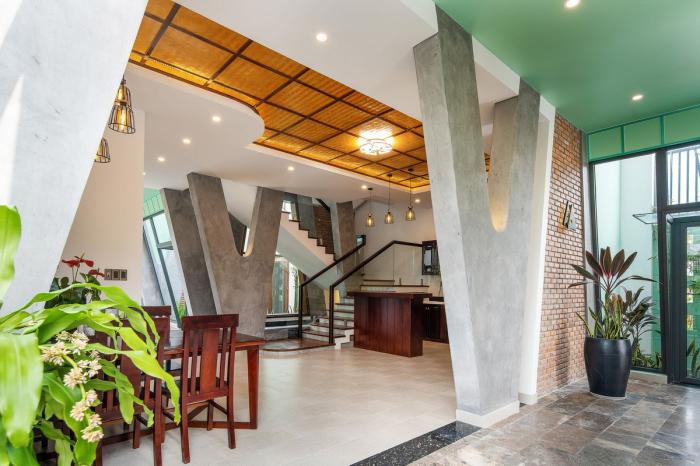 BIM建筑|纵向贯通的“A”字斜柱结构，越南会安康成别墅 / VRA Design