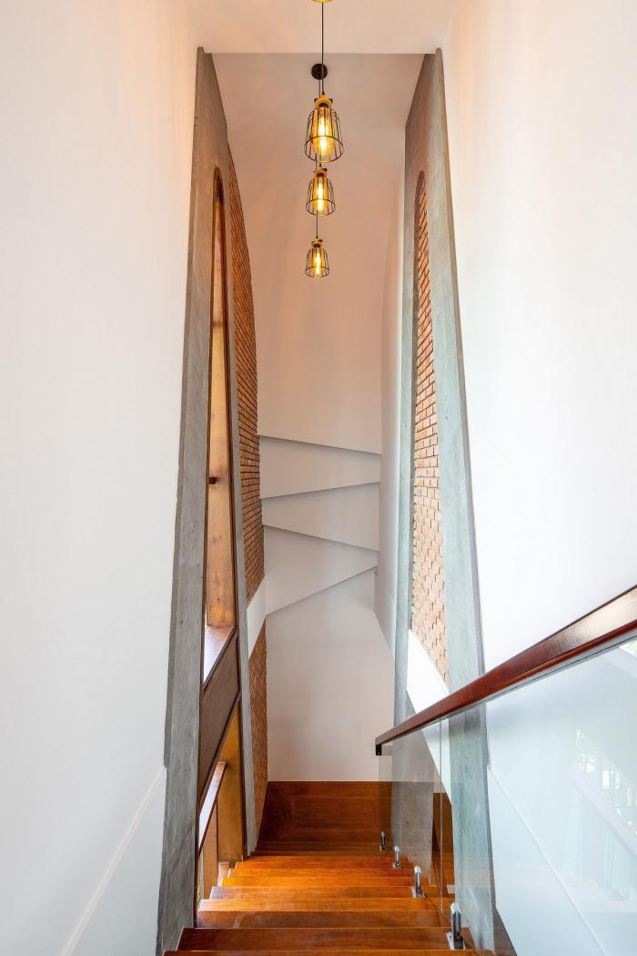 BIM建筑|纵向贯通的“A”字斜柱结构，越南会安康成别墅 / VRA Design