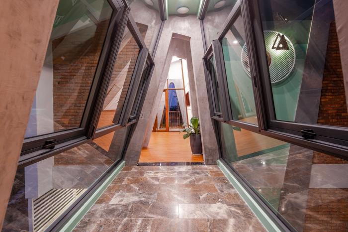 BIM建筑|纵向贯通的“A”字斜柱结构，越南会安康成别墅 / VRA Design