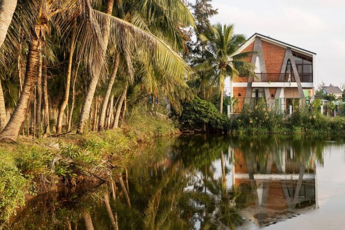 BIM建筑|纵向贯通的“A”字斜柱结构，越南会安康成别墅 / VRA Design