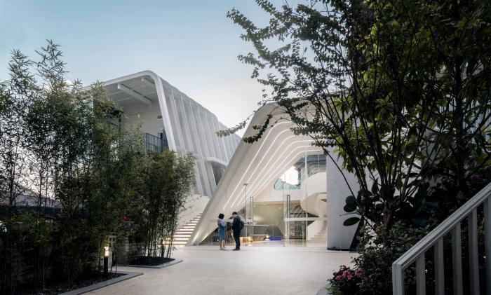 BIM建筑|嫁衣的裙摆——重庆印制一厂山鬼精品酒店改造 / 寻常设计