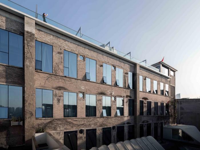 BIM建筑|嫁衣的裙摆——重庆印制一厂山鬼精品酒店改造 / 寻常设计