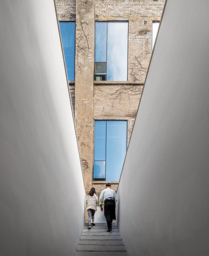 BIM建筑|嫁衣的裙摆——重庆印制一厂山鬼精品酒店改造 / 寻常设计