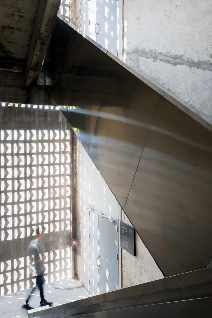 BIM建筑|嫁衣的裙摆——重庆印制一厂山鬼精品酒店改造 / 寻常设计