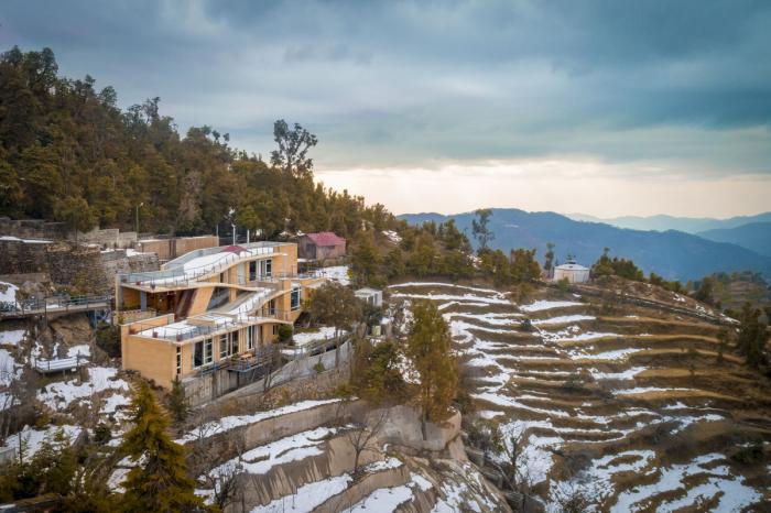 BIM建筑|粗野之中，宁静地消隐，喜马拉雅山间坡道小屋 / Ant Studio