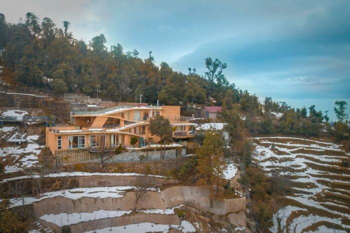 BIM建筑|粗野之中，宁静地消隐，喜马拉雅山间坡道小屋 / Ant Studio