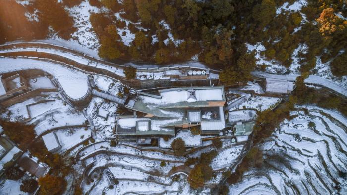 BIM建筑|粗野之中，宁静地消隐，喜马拉雅山间坡道小屋 / Ant Studio
