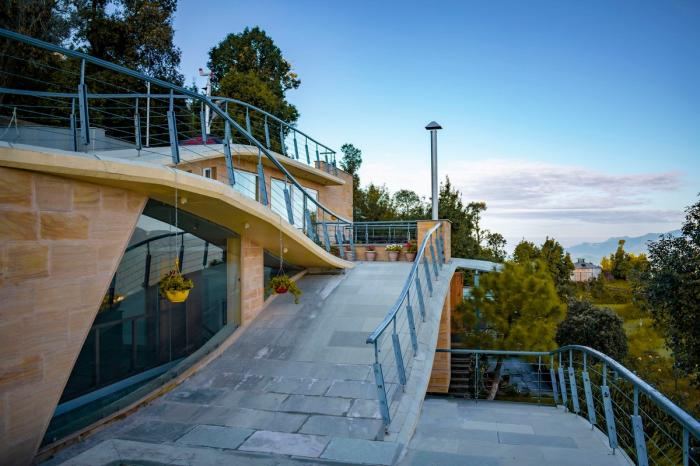 BIM建筑|粗野之中，宁静地消隐，喜马拉雅山间坡道小屋 / Ant Studio