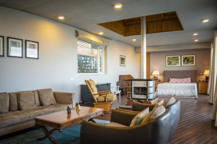 BIM建筑|粗野之中，宁静地消隐，喜马拉雅山间坡道小屋 / Ant Studio