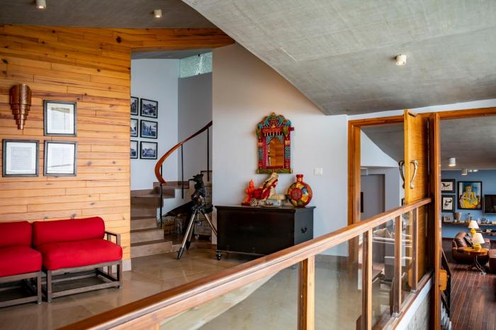 BIM建筑|粗野之中，宁静地消隐，喜马拉雅山间坡道小屋 / Ant Studio