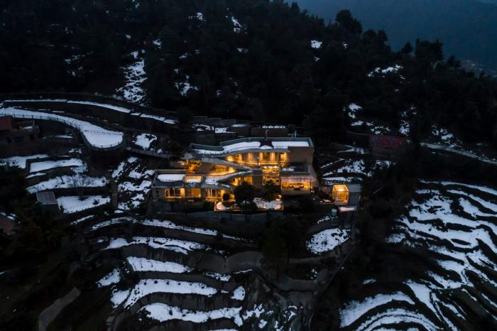 BIM建筑|粗野之中，宁静地消隐，喜马拉雅山间坡道小屋 / Ant Studio