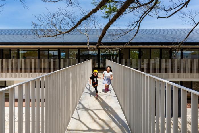 BIM建筑|儿童画里的木屋乐园，MRN幼儿园 / HIBINOSEKKEI +日比野设计