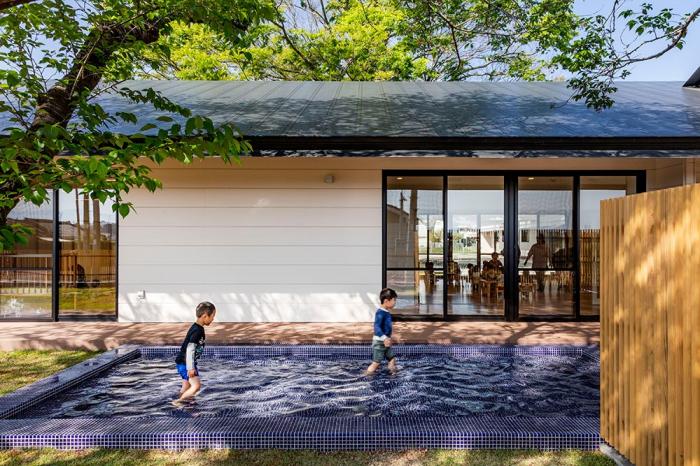 BIM建筑|儿童画里的木屋乐园，MRN幼儿园 / HIBINOSEKKEI +日比野设计