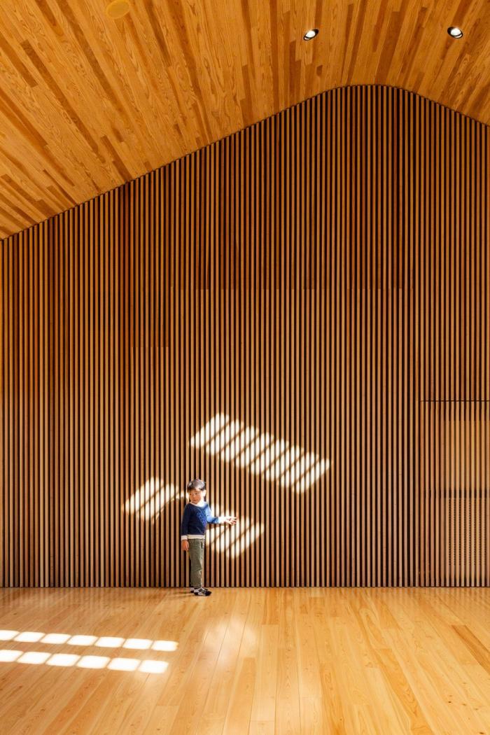 BIM建筑|儿童画里的木屋乐园，MRN幼儿园 / HIBINOSEKKEI +日比野设计