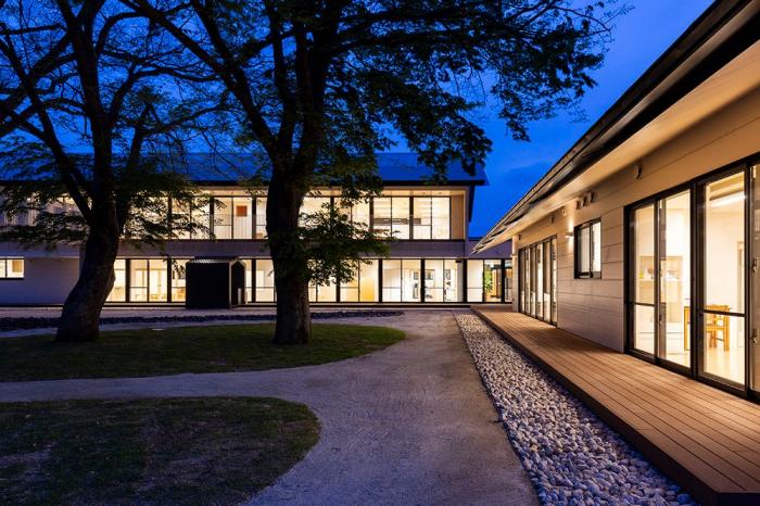 BIM建筑|儿童画里的木屋乐园，MRN幼儿园 / HIBINOSEKKEI +日比野设计