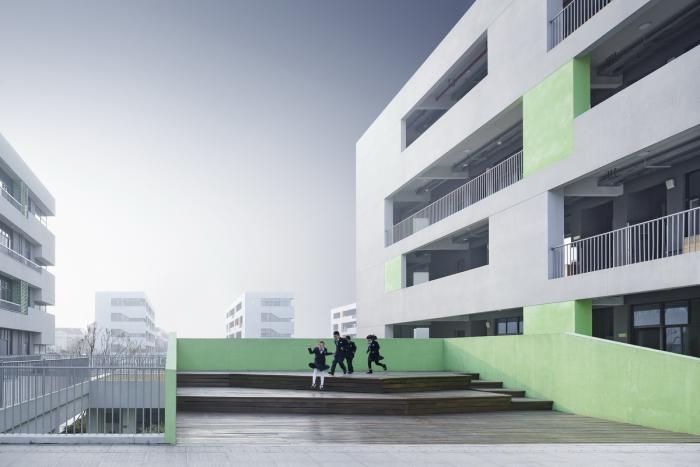 BIM建筑|小河弯弯，愉快嬉戏的童年——宁波杭州湾滨海小学 / 浙江大学建筑设计研究院