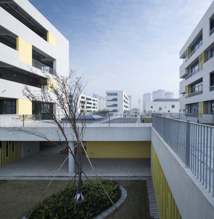 BIM建筑|小河弯弯，愉快嬉戏的童年——宁波杭州湾滨海小学 / 浙江大学建筑设计研究院