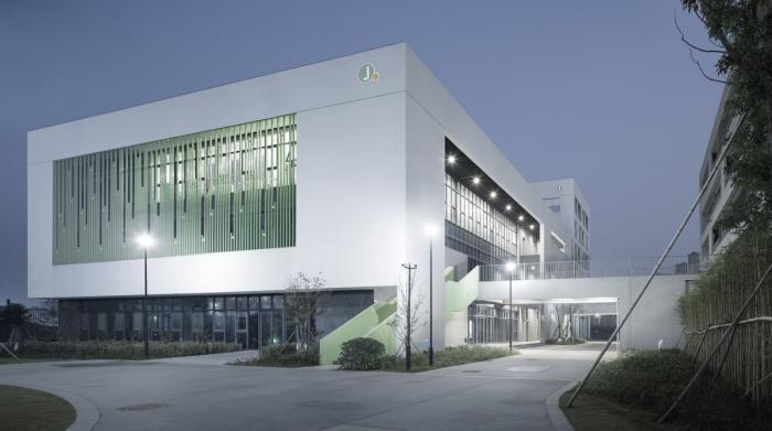 BIM建筑|小河弯弯，愉快嬉戏的童年——宁波杭州湾滨海小学 / 浙江大学建筑设计研究院