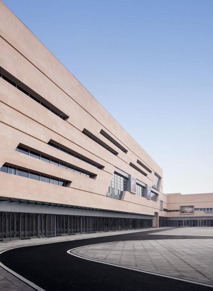 BIM建筑|极速车王的起点——天益国际汽车城 / 三益建筑设计