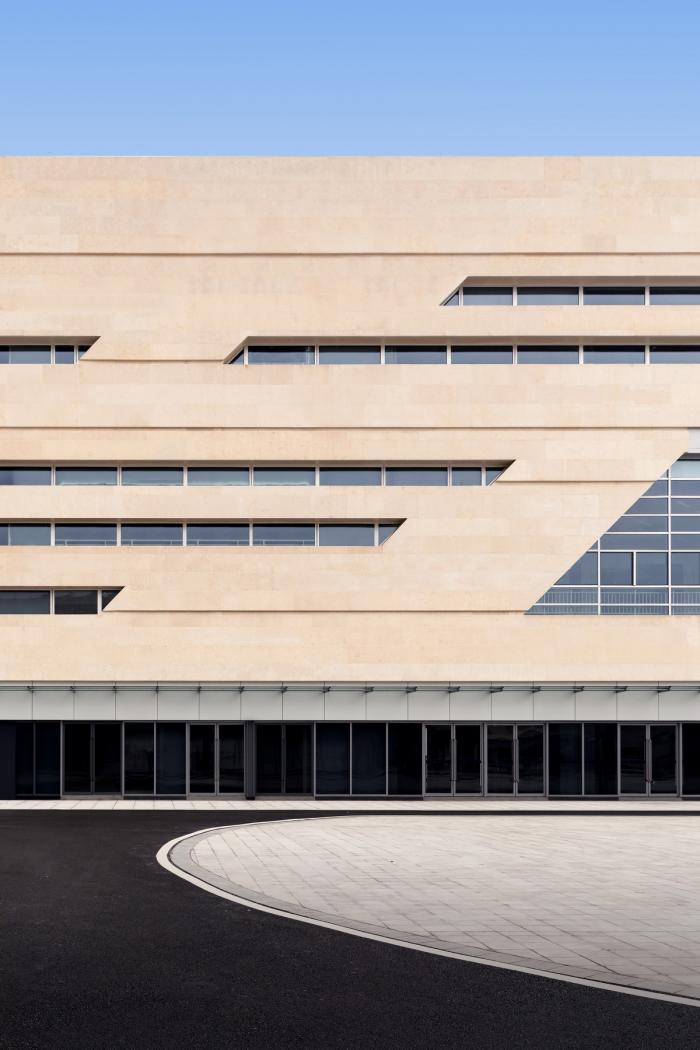 BIM建筑|极速车王的起点——天益国际汽车城 / 三益建筑设计