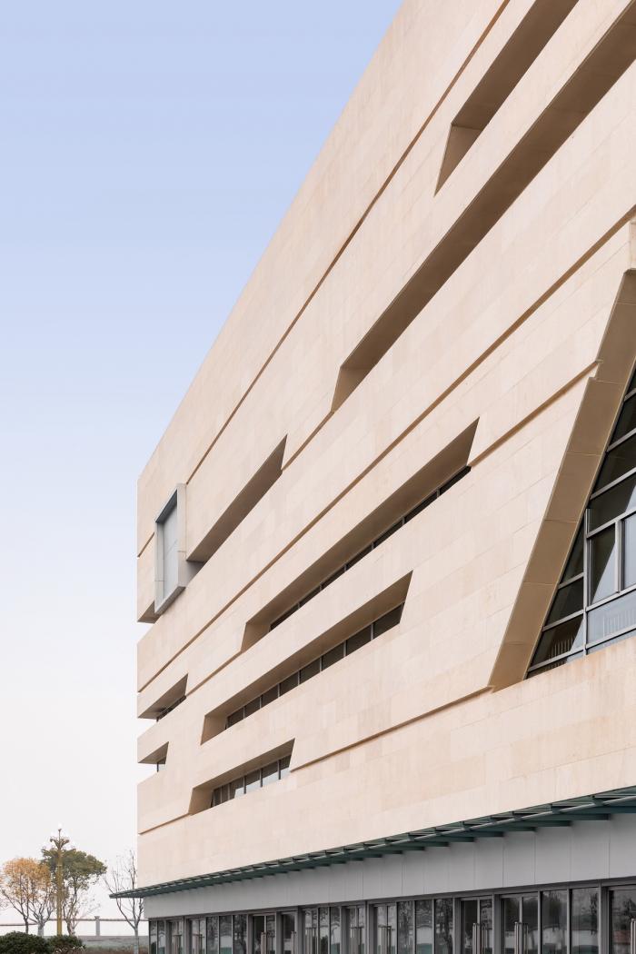 BIM建筑|极速车王的起点——天益国际汽车城 / 三益建筑设计