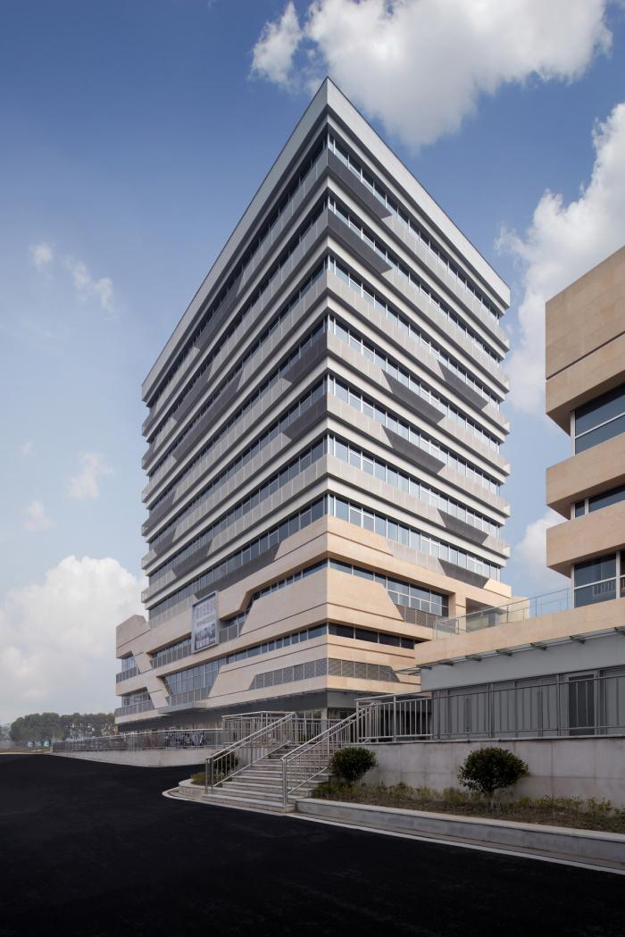 BIM建筑|极速车王的起点——天益国际汽车城 / 三益建筑设计