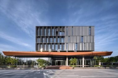 BIM建筑|如场地升起的巨石——青浦区档案馆 / UDG联创设计-BIM建筑网