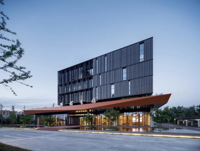 BIM建筑|如场地升起的巨石——青浦区档案馆 / UDG联创设计