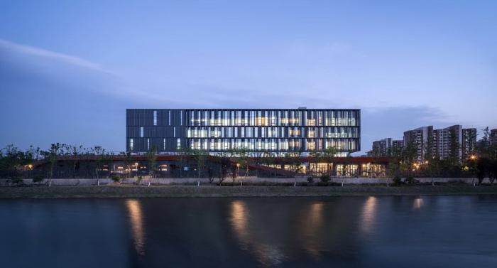 BIM建筑|如场地升起的巨石——青浦区档案馆 / UDG联创设计