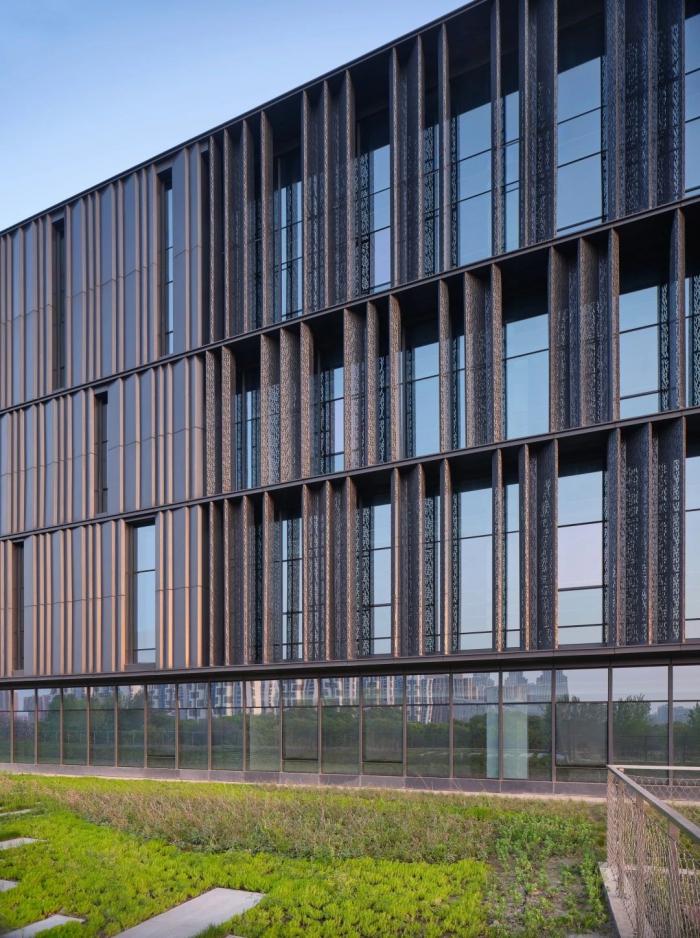 BIM建筑|如场地升起的巨石——青浦区档案馆 / UDG联创设计