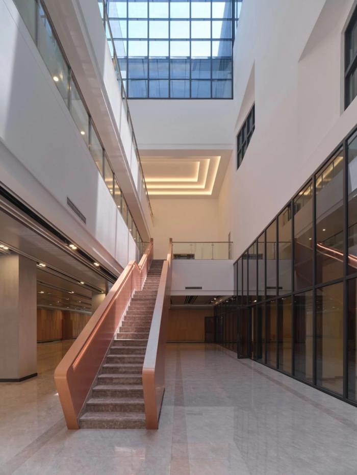 BIM建筑|如场地升起的巨石——青浦区档案馆 / UDG联创设计