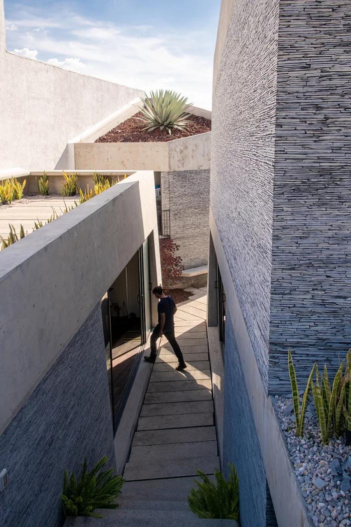 BIM建筑|一簇互相对望的“岩石”集群——Amanali住宅 / Rojkind Arquitectos